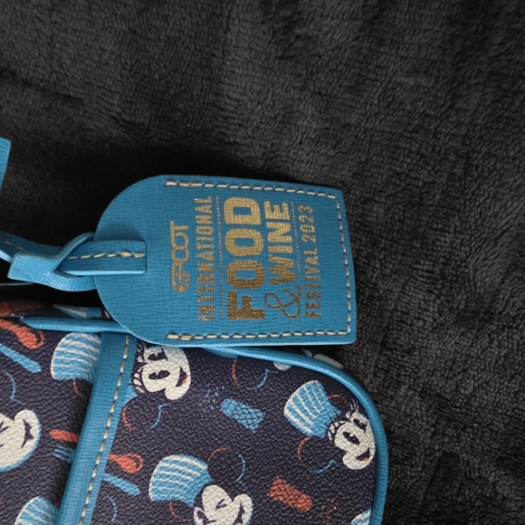 Dooney & Bourke Mickey Mouse Crossbody Bag-NWT NO CALLOUTS - Picture 3 of 8